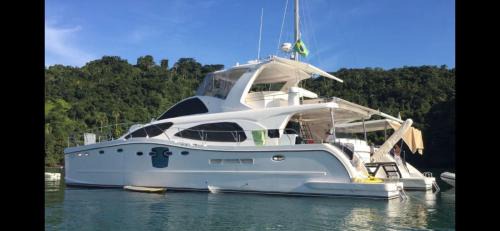 Paraty Boat Rental | Barla Navegações: Ideal Getaway with Hot Tub & Pet-Friendly