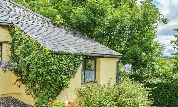 Hartland Cottage | Pet-Friendly Barley Cottage in Scenic Hartland