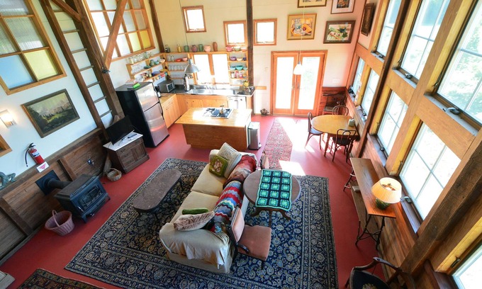 Boring Apartment | Tranquil Barn Apartment with Pool and Amazing Views
