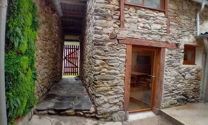 Couflens House | Barn at the foot of the trails