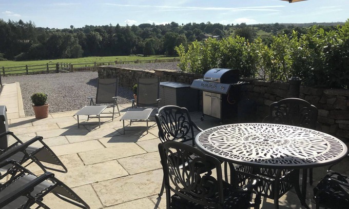 Winkhill House | Modern 2-Bed Barn at Alton Towers with Family-Friendly Perks