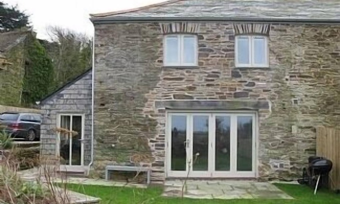 St Issey House | Beautiful Barn Conversion with Ocean View near Padstow