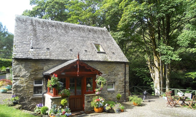 Killin Cottage | Idyllic Barn Cottage Near the Enchanting Falls of Dochart