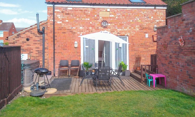 Skegness Cottage | Family-Friendly 2 Bedroom Retreat in Skegness with Pool