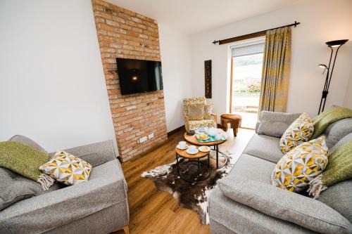 Scalby House | Cozy Barn Owl Cottage: Ideal for Family Getaways