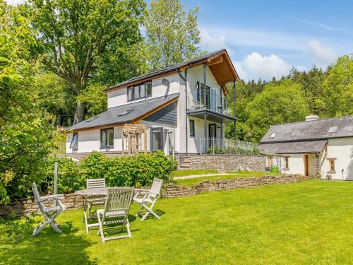 Westbrook Court House | Discover Barn Owls Rest: Family-Friendly Retreat Rated 10/10