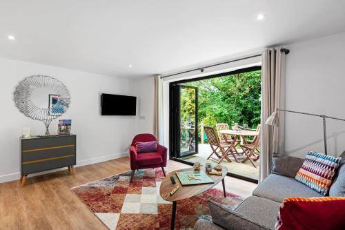 Long Melford Apartment | Cozy Barn Studio with Beautiful Garden Views - Rated 9.5