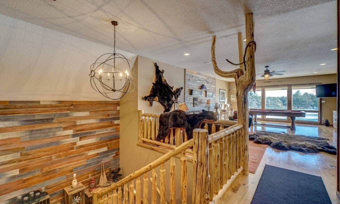 Deerwood Cabin | Beautiful Barn House Retreat on Birch Lake with Breakfast