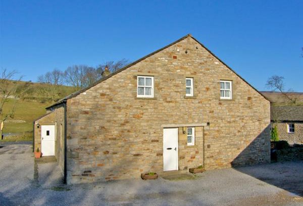 Carperby House | Enchanting Barnbrook: Child-Friendly Retreat with 10/10 Rating