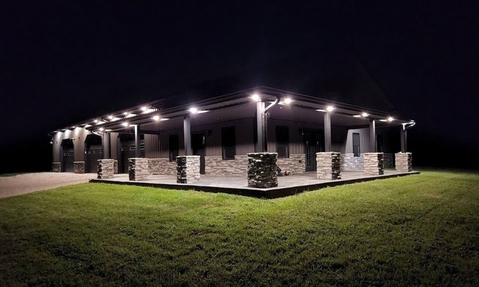 Mount Sherman House | Perfect Barndominium Style Retreat with Pet-Friendly Amenities