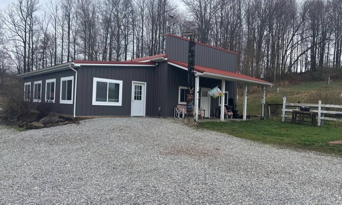 Dresden Cabin | Pet-Friendly Barndominium Near Wineries & Wildlife Areas