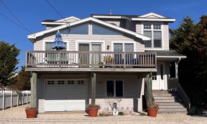 Point Pleasant - Toms River House | Beachside Retreat: Family Space with Ocean View & Pool
