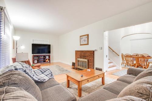 Mahaska County House | Discover Barnes City House: Ideal for Hunting and Fishing