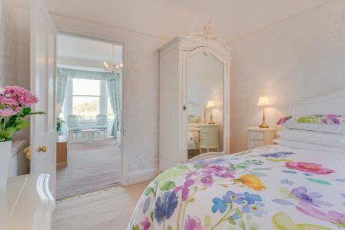 Ambleside House | Experience Luxury at Barnes Fell Apartments with Kitchens