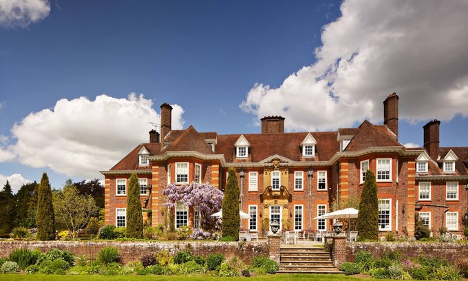 Wonersh Hotel | Relax and Unwind at Barnett Hill - 4-Star Hotel Retreat