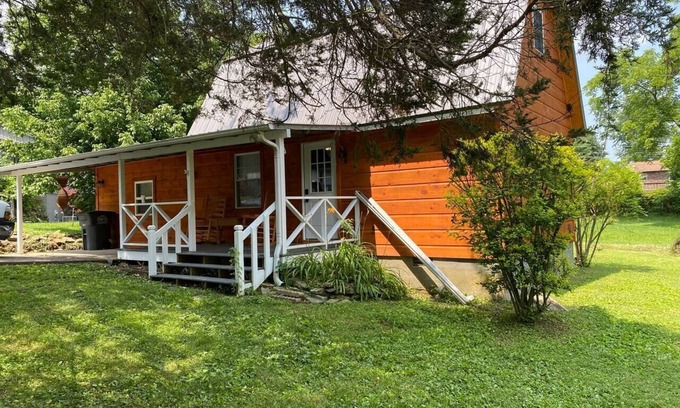 Monterey Cabin | Experience the Barnhouse Charm at 1-40 Monterey