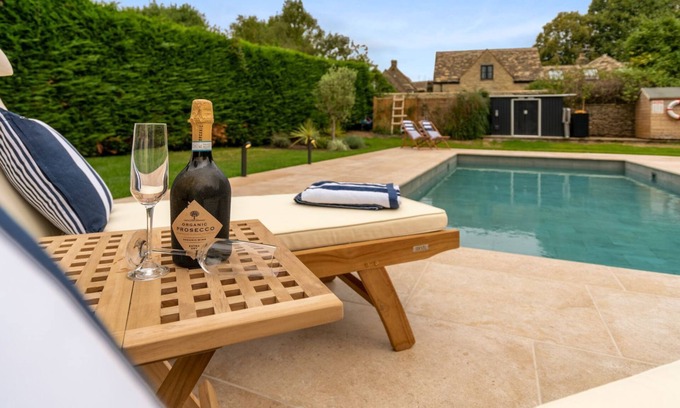 Malmesbury House | Discover Barns Lee: Family Retreat with Pool & Spa