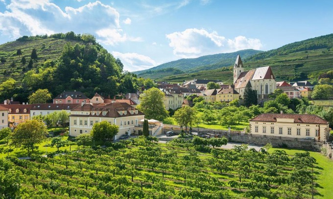 Spitz Hotel | Experience Barock-Landhof Burkhardt: Oceanfront Bliss