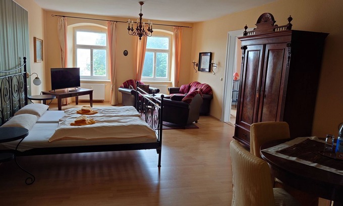 Altstadt Apartment | Exceptional Barockhaus Fewo with Family-Friendly Amenities