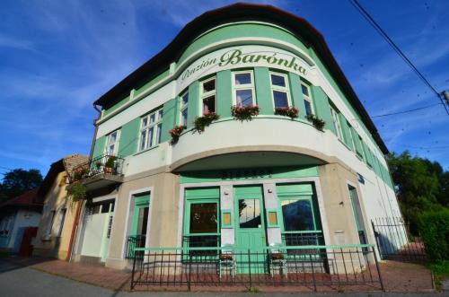 Betliar Bed & Breakfast | Pet-Friendly Baronka B&B with Breakfast & 10/10 Ratings