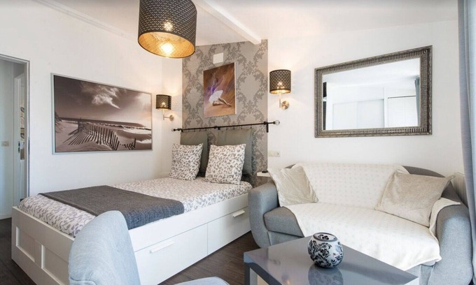 Flocourt Bed & Breakfast | Elegant Baroque Bedroom at Le Petit Flo with Breakfast