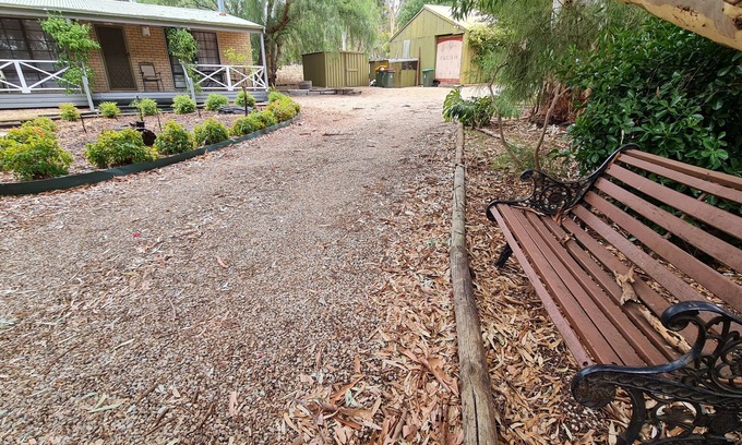 Lyndoch Cottage | Discover Barossa Country Cottages: Pet-Friendly Retreat