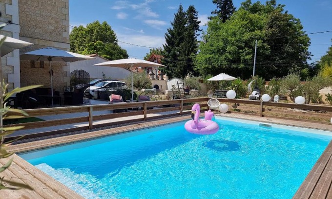 Libourne House | Relax at BARREAU: Oceanfront Bliss with Top Amenities