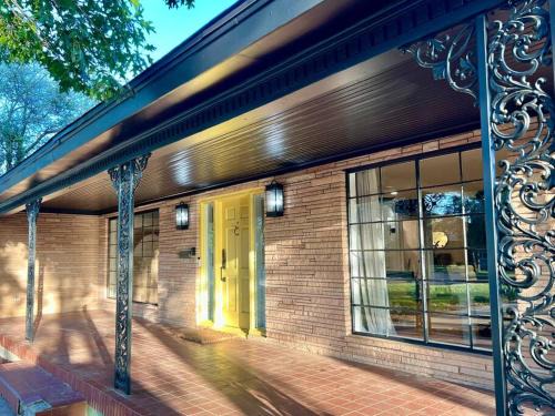 Heart of Lubbock House | Barrel Oak Mansion- Fire pit, & pool table NR TTU