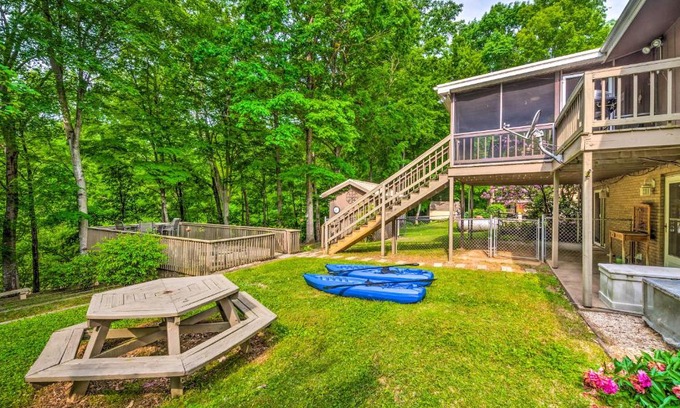 Scottsville House | Cozy Barren River Lake Home with Boat Dock and Grill!