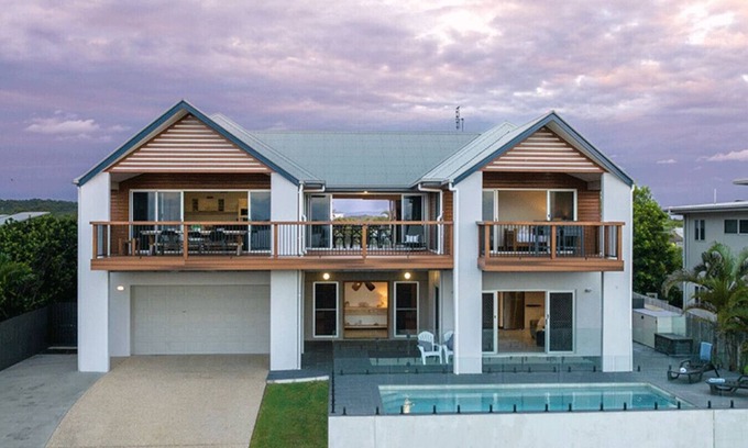 Agnes Water House | Barrier Reef Retreat - 4BR w/Pool 1 min to Beach