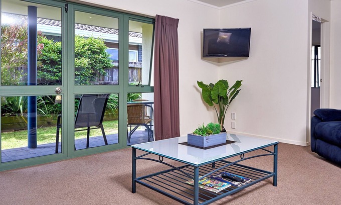 Whakatane Hotel | Welcoming Barringtons Motor Lodge with Kitchen Amenities