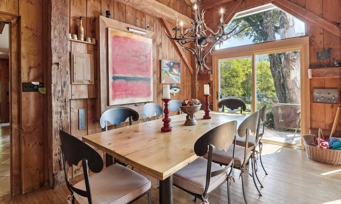 Moscow House | Barrows Barn - a Distinctive Stowe Home with Character and Warmth!