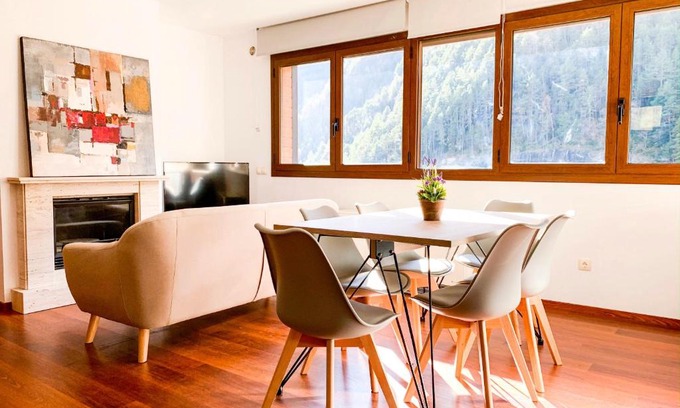 Arinsal Apartment | Modern Apartment Coma Pedrosa with Scenic Views in Arinsal