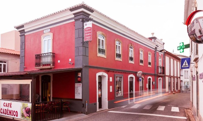 Sao Bartolomeu de Messines House | Pet-Friendly Bartholomeu Guesthouse with Spa & Breakfast