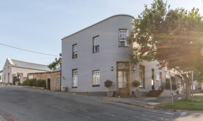 Grahamstown Bed & Breakfast | Relax at Bartholomew's Loft with Ocean Views & Pool Access