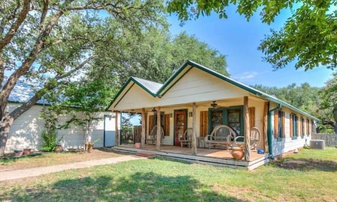 Valera House | Top-Rated Barton Getaway with Spa and Hot Tub Amenities
