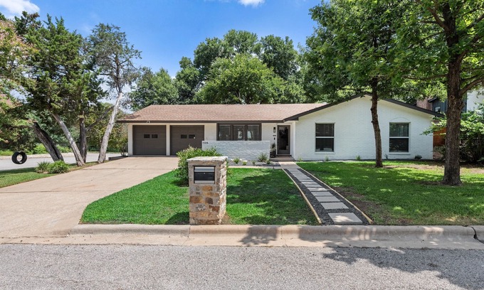 Barton Hills House | Barton Hills, Austin Beauty