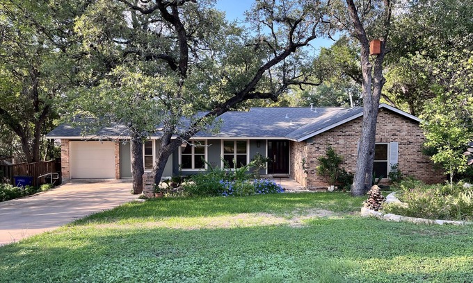Barton Hills House | Pet-Friendly Barton Hills House Near Barton Springs Pool