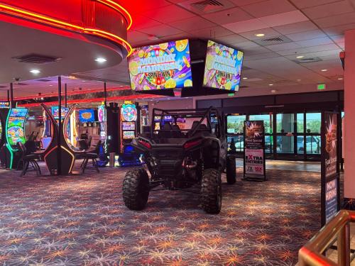 Jackpot Hotel | Barton's Club 93