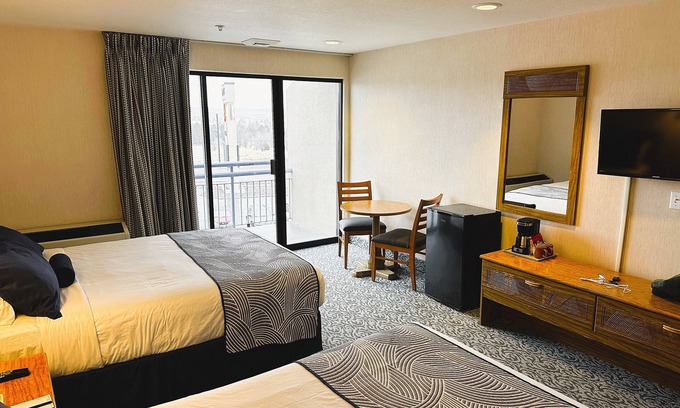 Jackpot Hotel | Bartons Club 93