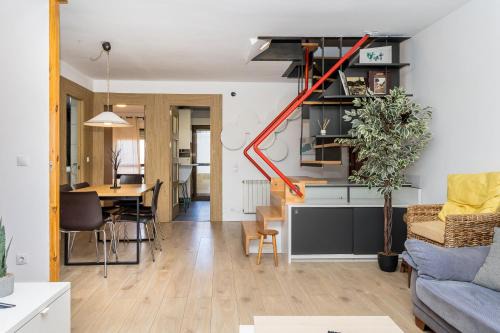 Villamanan Apartment | Explore BaruHaus: Duplex with Pool & Pet-Friendly Amenities