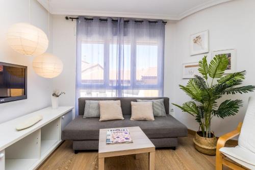 Valencia de Don Juan Apartment | Discover BaruHaus Nido: Family & Pet-Friendly Stay