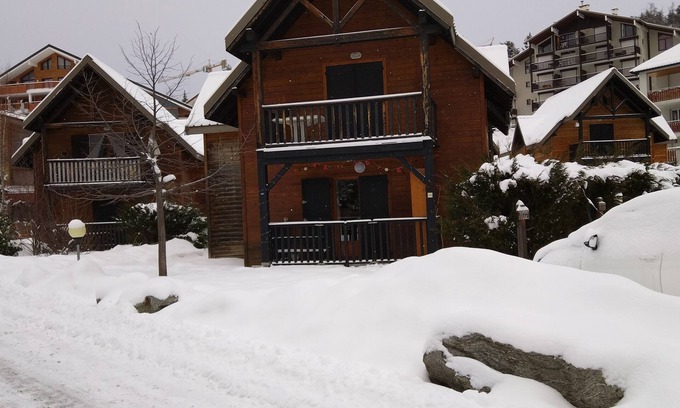 Saint-Etienne-de-Tinee Ski Chalet | Cozy Chalet with Garden Access, Rated 8.6/10 by Guests