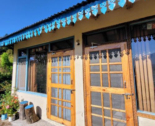 Munsyari House | Welcoming Basanti Rawat Home Stay: Family & Pet Friendly