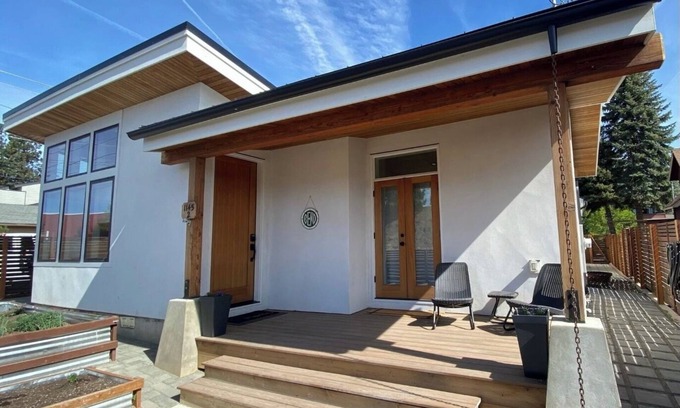 Old Bend House | Ideal Base Camp for Bend Explorers with Kitchen Amenities