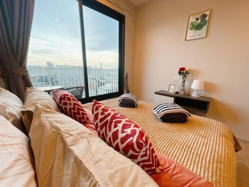 Pattaya Bay Apartment | BASE Central PATTAYA: King-Bed, Infinity Pool & Netflix
