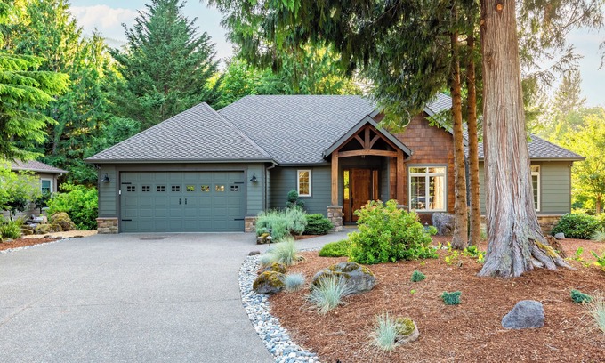 Welches House | Experience Basecamp, Mt Hood: Ideal Retreat with Hot Tub
