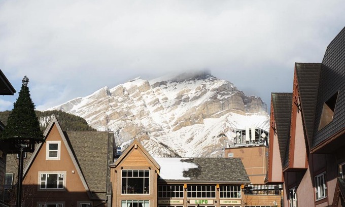 Banff Apartment | Experience Basecamp Suites Banff: Family-Friendly Retreat
