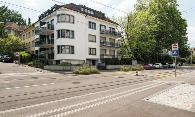 Bruderholz Apartment | BASELiving 3,5 Room Suite - Near ESC - Bahnhof SBB