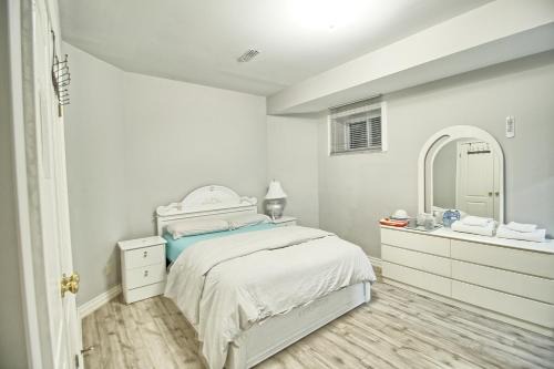 Thornhill House | Master Room with Private Bathroom & Free Parking Awaits